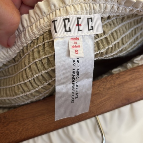 TCEC | Palmer Cream White Wide Smocked Waist Faux Leather Flare Shorts Small - Picture 8 of 12